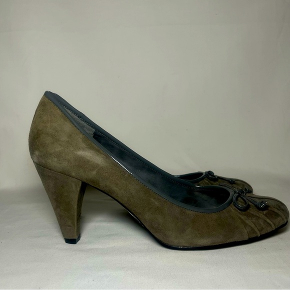 Nine West Gray Suede Pleated Rounded Toe Leather Bow Heels Pumps Size 8.5 - Picture 5 of 9